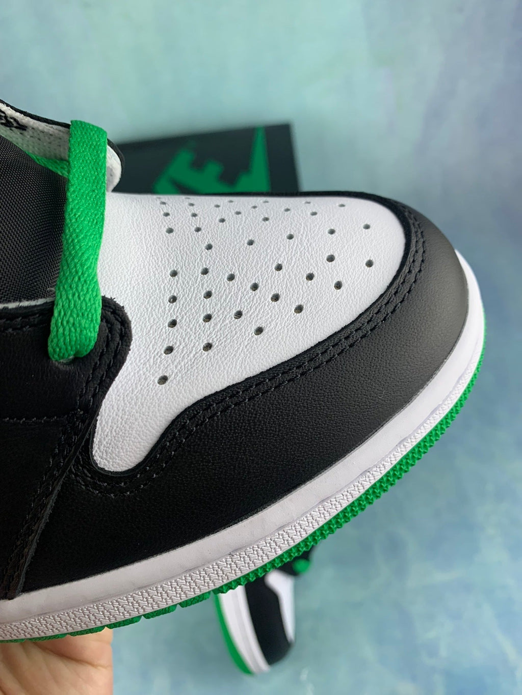 Air Jordan 1 High Lucky Green Unisex Sneakers DZ5485-031