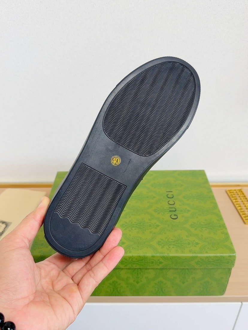Gucci Black Gold-Pattern Low-Top Sneakers