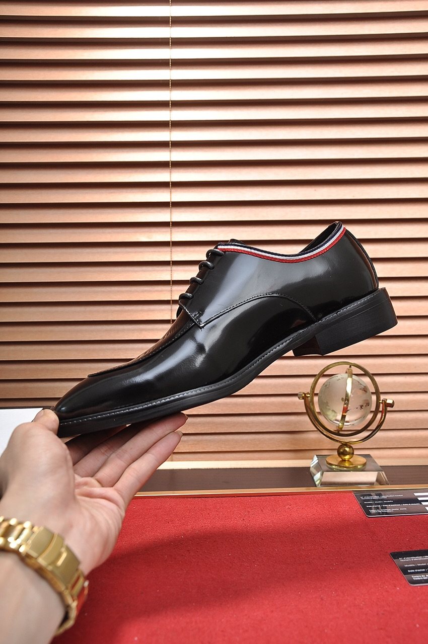 Gucci Men's Polished Lace-Up Dress Shoes
