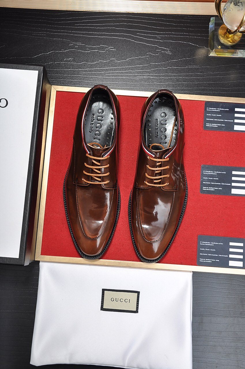Gucci Men's Polished Lace-Up Dress Shoes