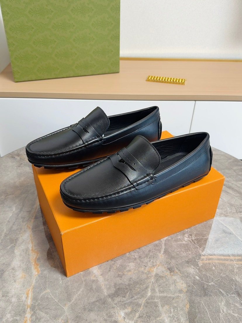 Louis Vuitton Men's Black Leather Lug Sole Loafers